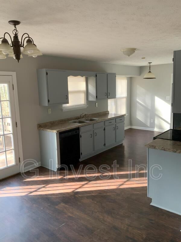 Building Photo - 504 Carlton Ln