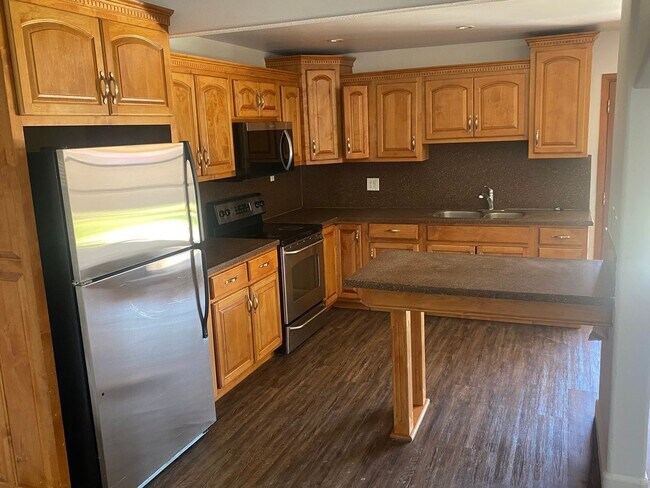 Building Photo - Nicely updated 3/2 SFH in Glendale w no HOA