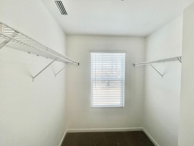 Building Photo - Paired Home 3br 2.5ba minutes from I-77 and I-40 Tour today!