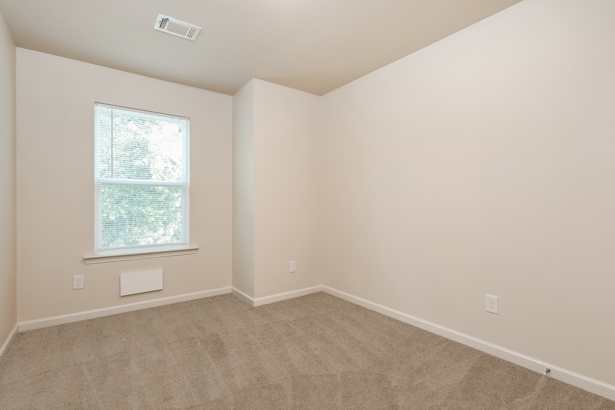 Building Photo - 201 Highwood Ln