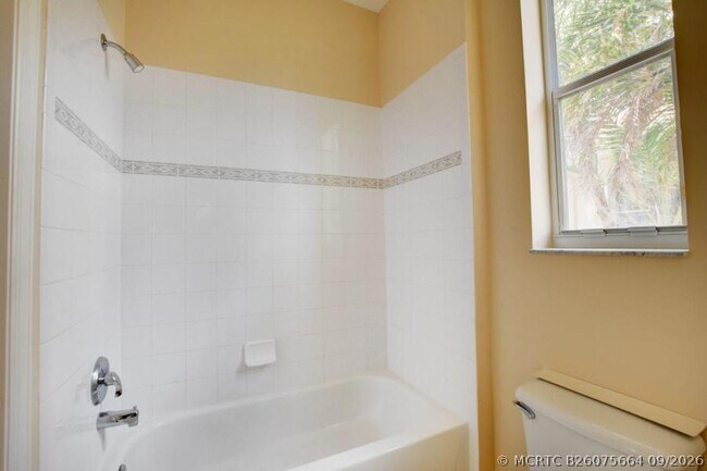 Building Photo - 1388 Beacon Cir