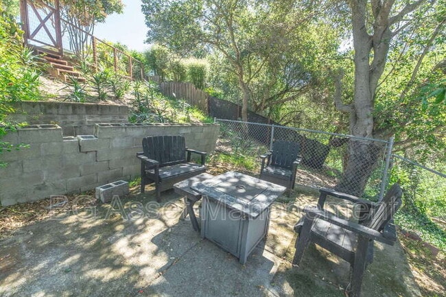 Building Photo - 3830 Twin Oaks Way