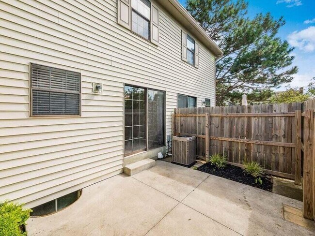 Building Photo - 5297 Brandy Oaks Ln