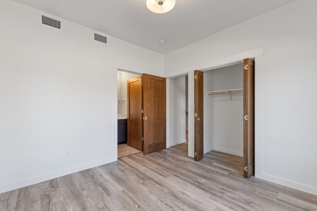 Building Photo - 2 bedroom, 2 bath townhome, close to downtown Whitefish!