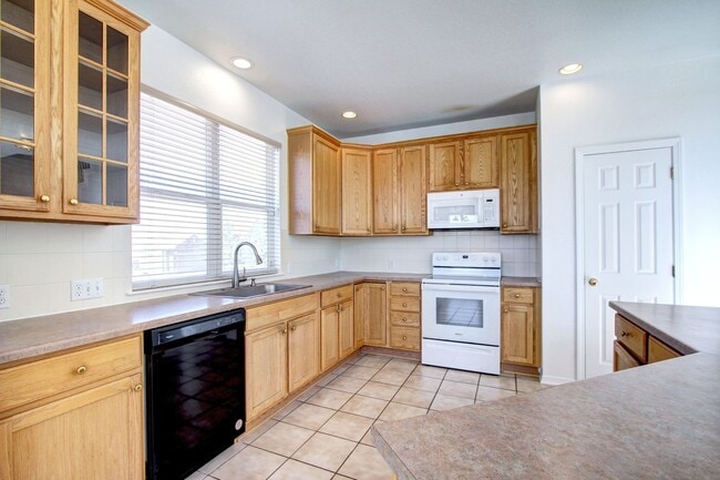 Building Photo - Metzler Ranch single family 4b/3b huge gar...