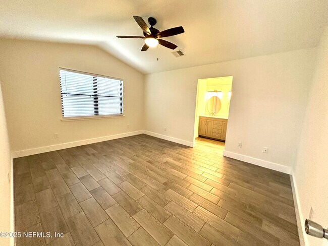 Building Photo - 4364 Lake Woodbourne Dr S