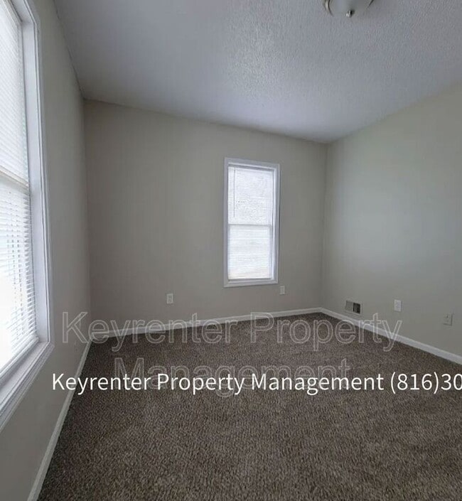 Building Photo - 142 N Bellaire Ave