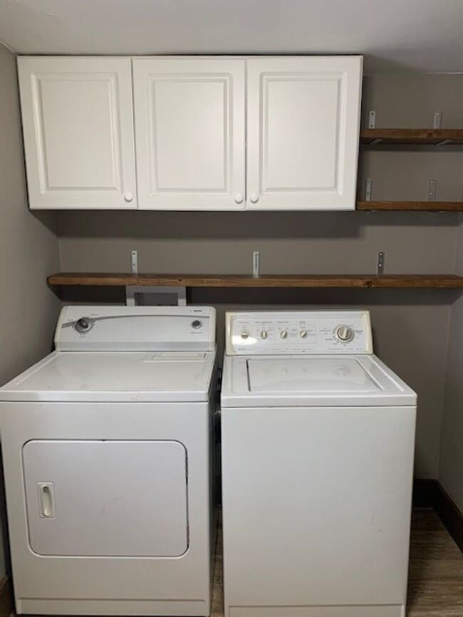 Building Photo - Three Bedroom Home Located in Zeeland
