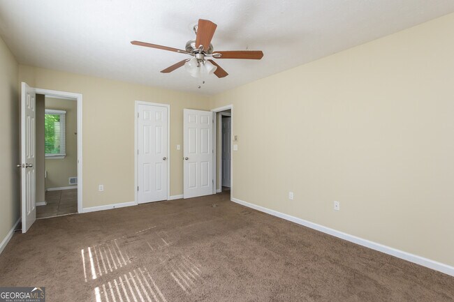 Building Photo - 294 Oak Landing Cir