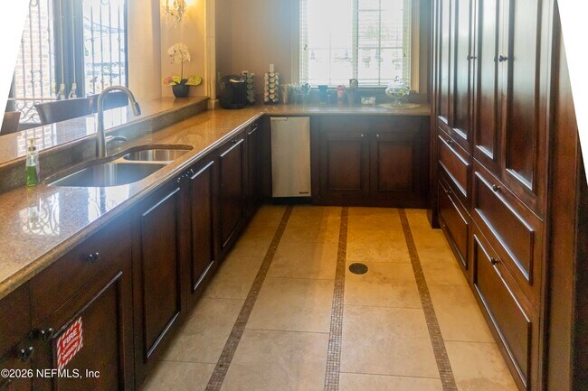 Building Photo - 904 Gallier Pl