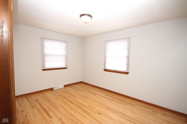 Building Photo - 806 Thorndale St