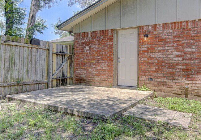 Building Photo - 5301 Indio Cir