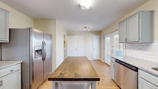 Building Photo - 2210 Muddy Peak Dr