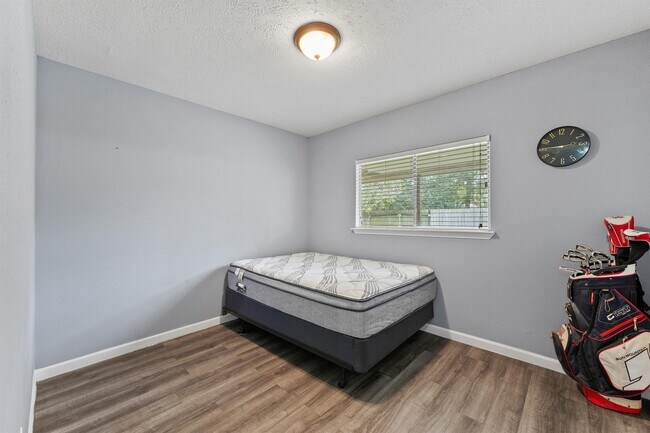 Building Photo - 10031 Spotted Horse Dr