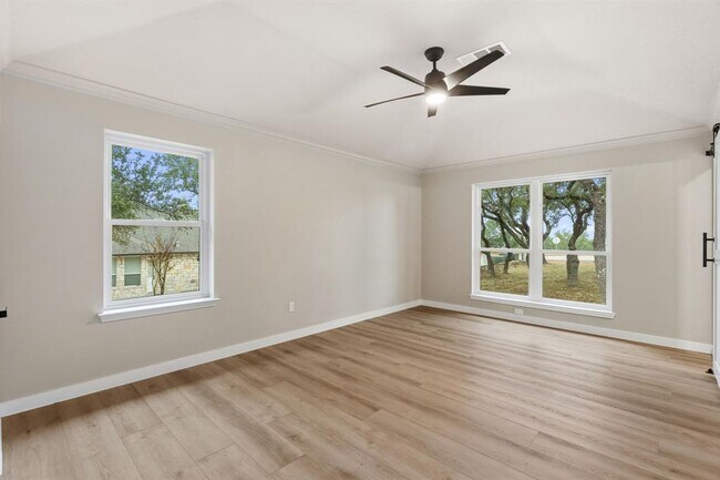 Building Photo - 900 Morgan Hill Dr