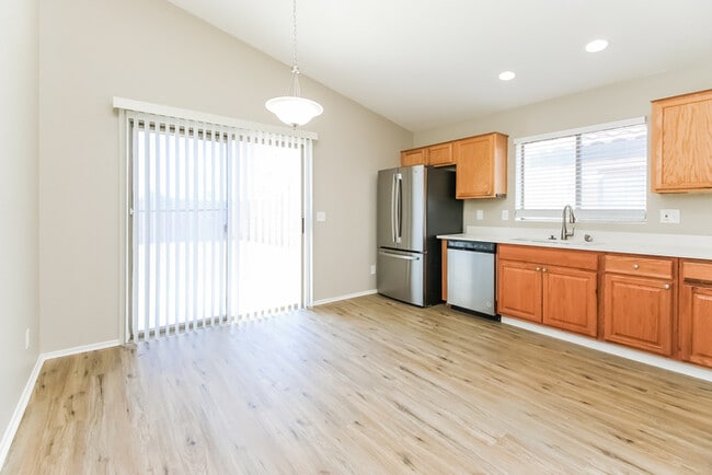 Building Photo - 525 S St Claire