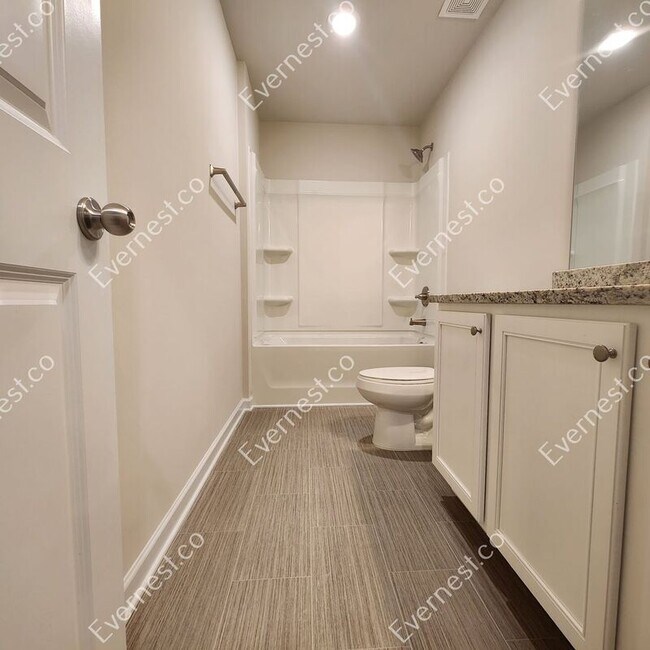 Building Photo - 210 Venture Dr