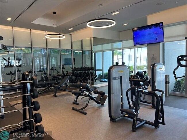 Building Photo - 17301 Biscayne Blvd
