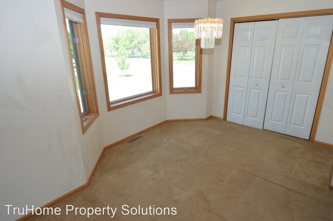 Building Photo - 3 br, 2.5 bath House - 2144 Knightsbridge ...