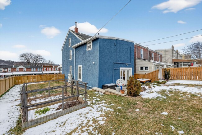 Building Photo - 4 Bedroom, 2 Bath Conshohocken Gem!