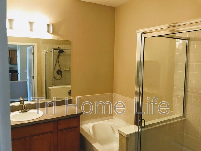 Building Photo - 10184 Park Meadows Dr