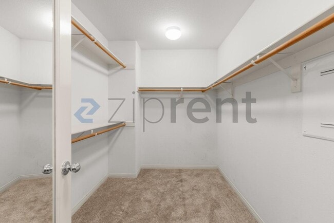 Building Photo - Unit