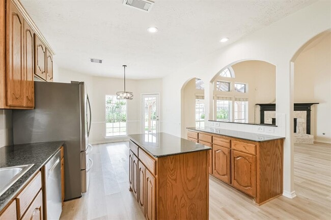 Building Photo - 11918 Mariposa Canyon Dr