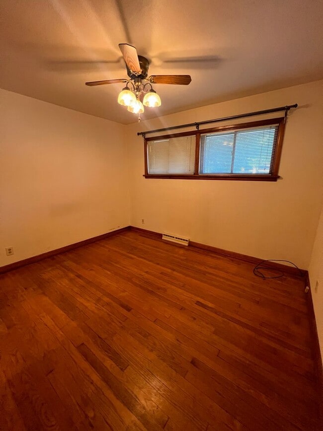 Building Photo - Indian Hills 3 Bedroom 1.5 Bath