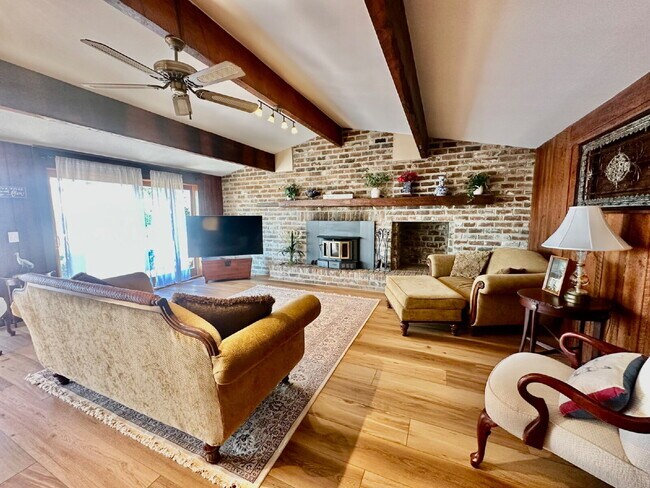 Building Photo - Four Bedroom Waterfront Home on the May River!