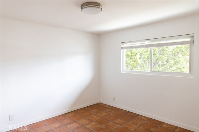 Building Photo - 1107 W Memory Ln