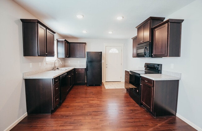 Building Photo - 1337 S Florence Ave