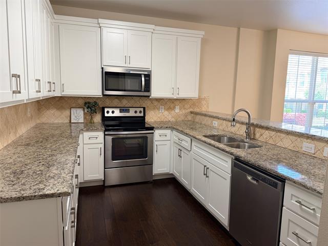 Building Photo - 210 Belleville Dr