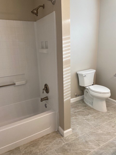 Upstairs Bath - 404 S Texas Dr