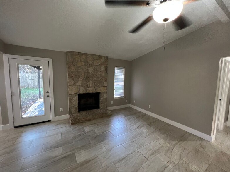 Building Photo - 5909 Avery Island Ave