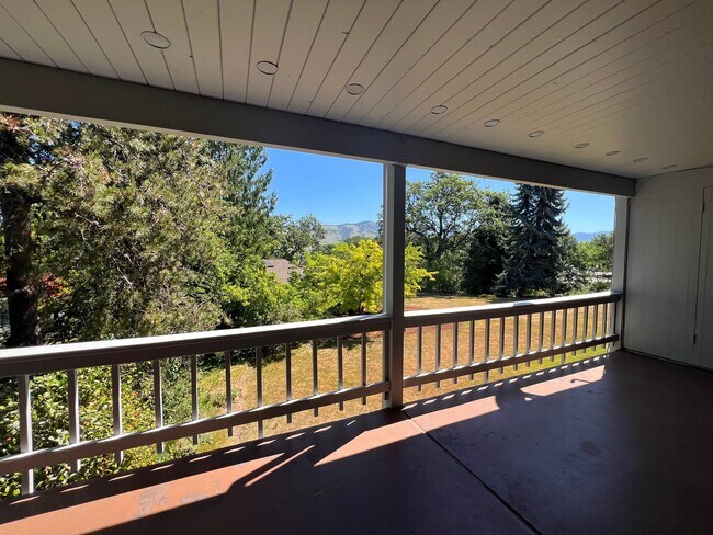 Building Photo - Serene two bedroom condo near Oak Knoll Golf Course | Available Now