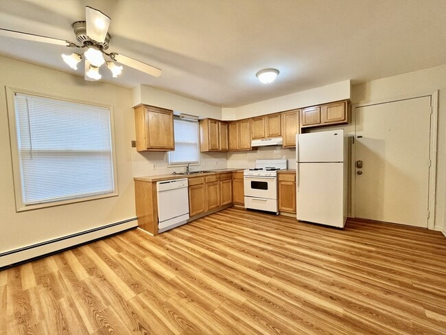 Building Photo - Two Bedroom Apartment in Northwest Grand Rapids - Rent Special!