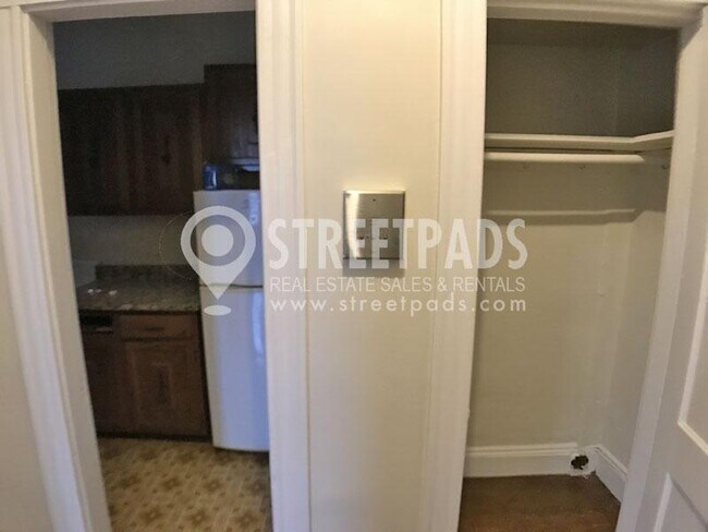 Building Photo - bedroom in Malden MA 02148