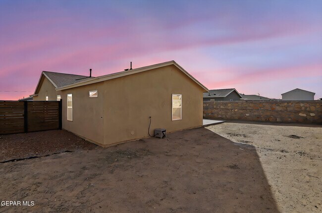 Building Photo - 14321 Paraiso Dr