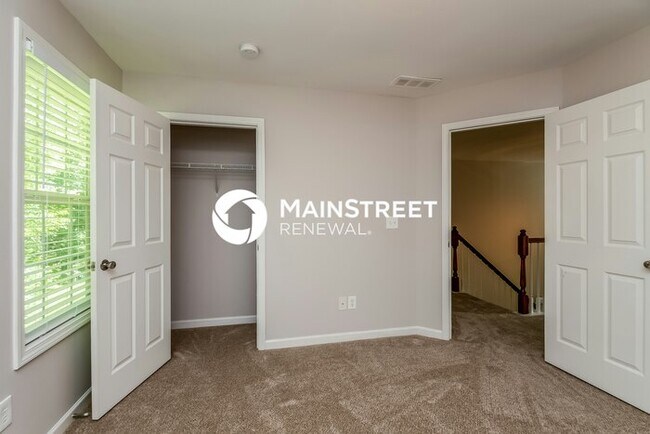 Building Photo - 4 Bedroom Pet-Friendly Home in Snellville, GA with Main Street Renewal
