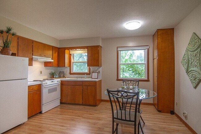 Building Photo - 306 Sycamore St