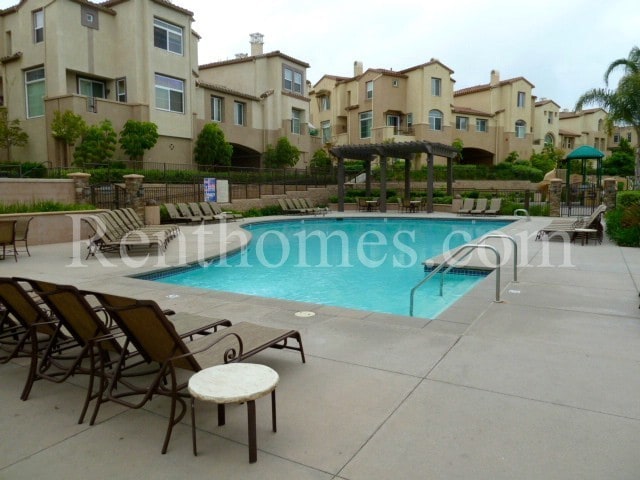 Building Photo - 568 Almond Rd