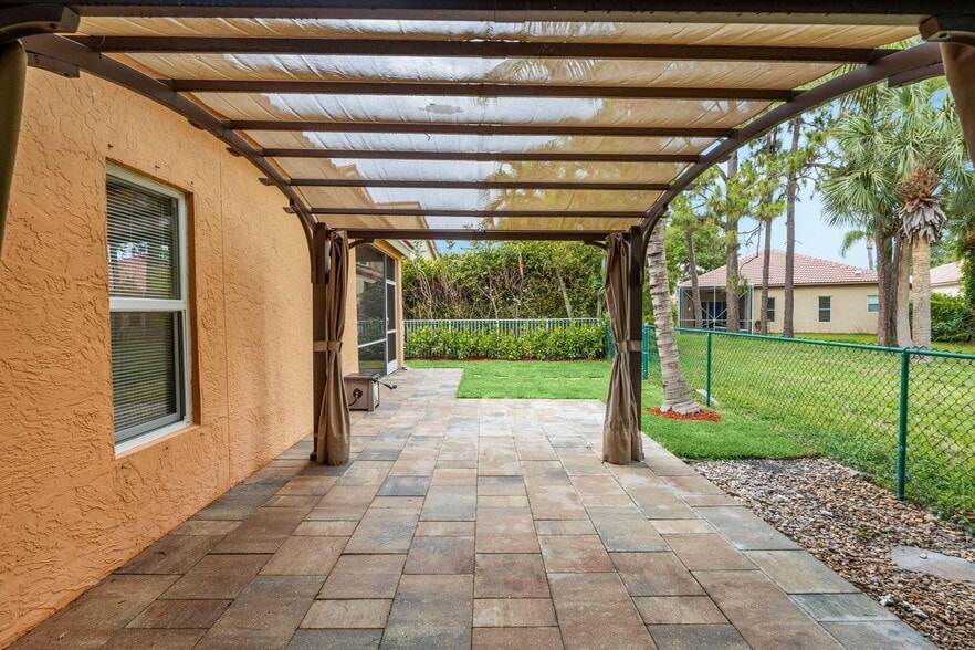 Building Photo - 5122 Elpine Way