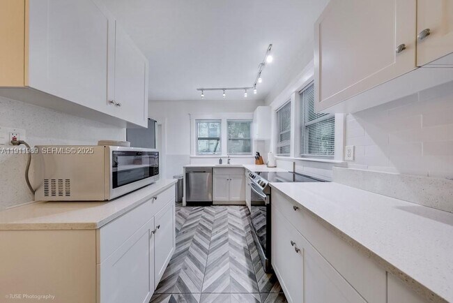 Building Photo - 46 NE 43rd St