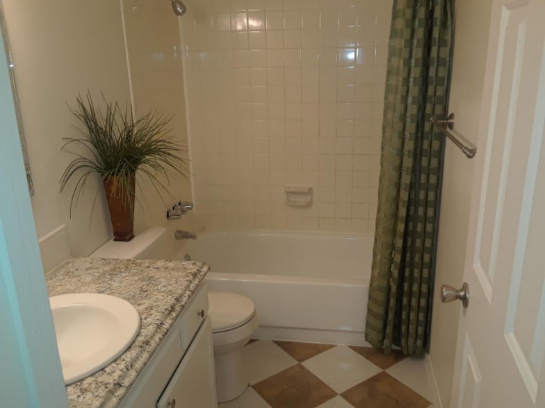 Building Photo - 1844 Zebulon Dr