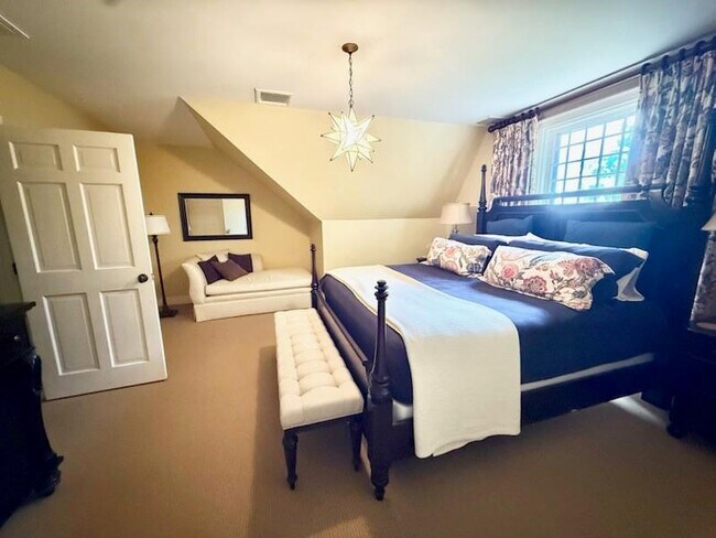 Building Photo - 448 Gibbs Ave