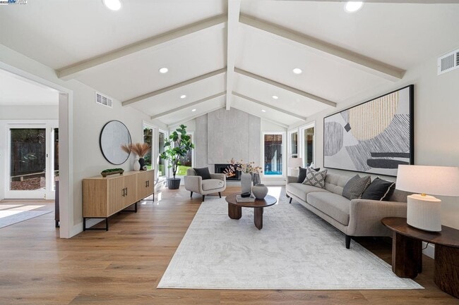 Building Photo - 3613 Perada Dr