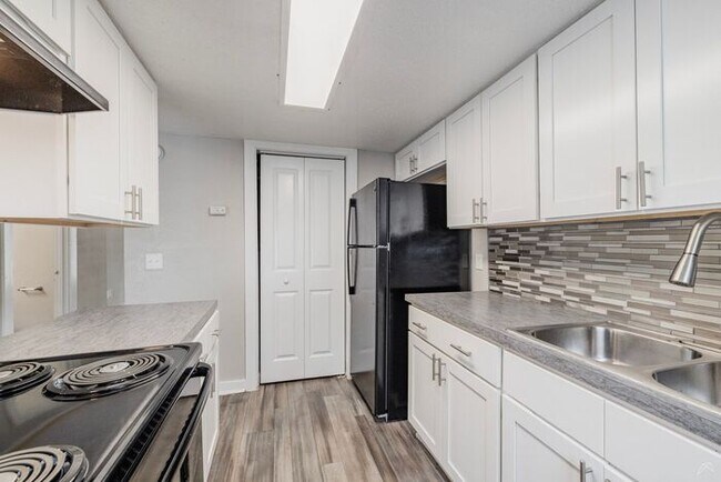 Building Photo - Affordable Living 20 Minutes from Everything Atlanta -2 Bedroom 2 1/2 Baths only $1300*