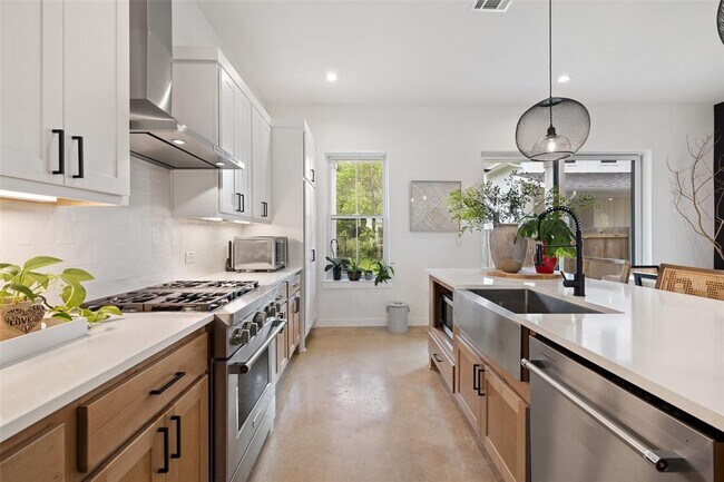 Building Photo - 5701 Tura Ln