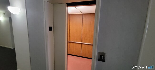 Building Photo - 136 Deer Hill Ave