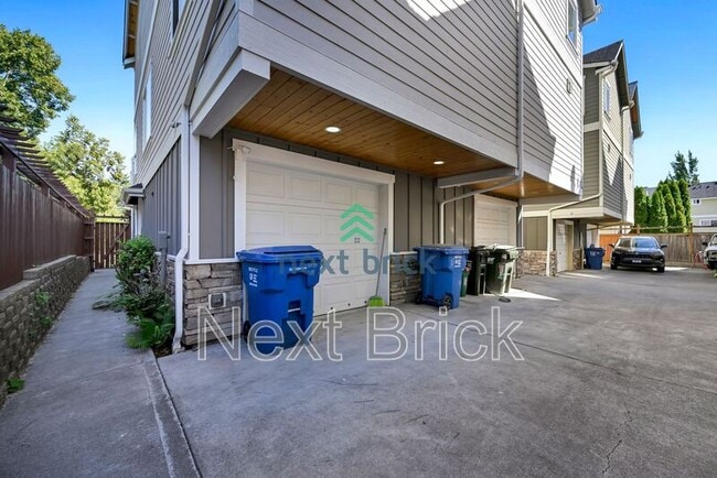 Building Photo - 5971 Rainier Ave S